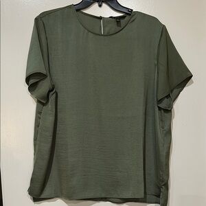 Banana Republic Olive Green Short Sleeve Silky Blouse, Size Large